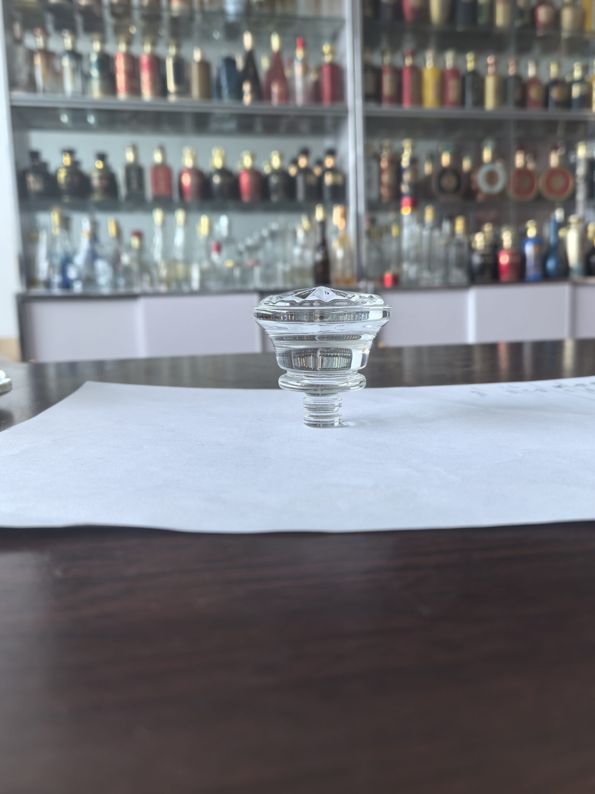 Faceted glass bottle stopper