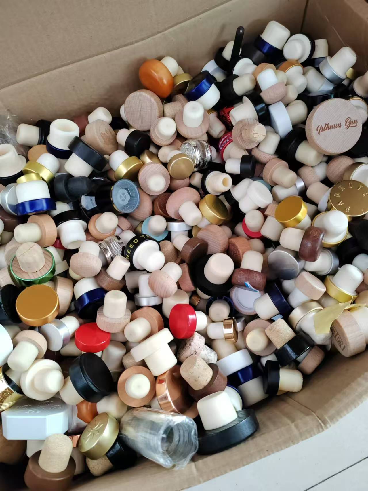 Bulk carton of mixed wooden and plastic T-corks