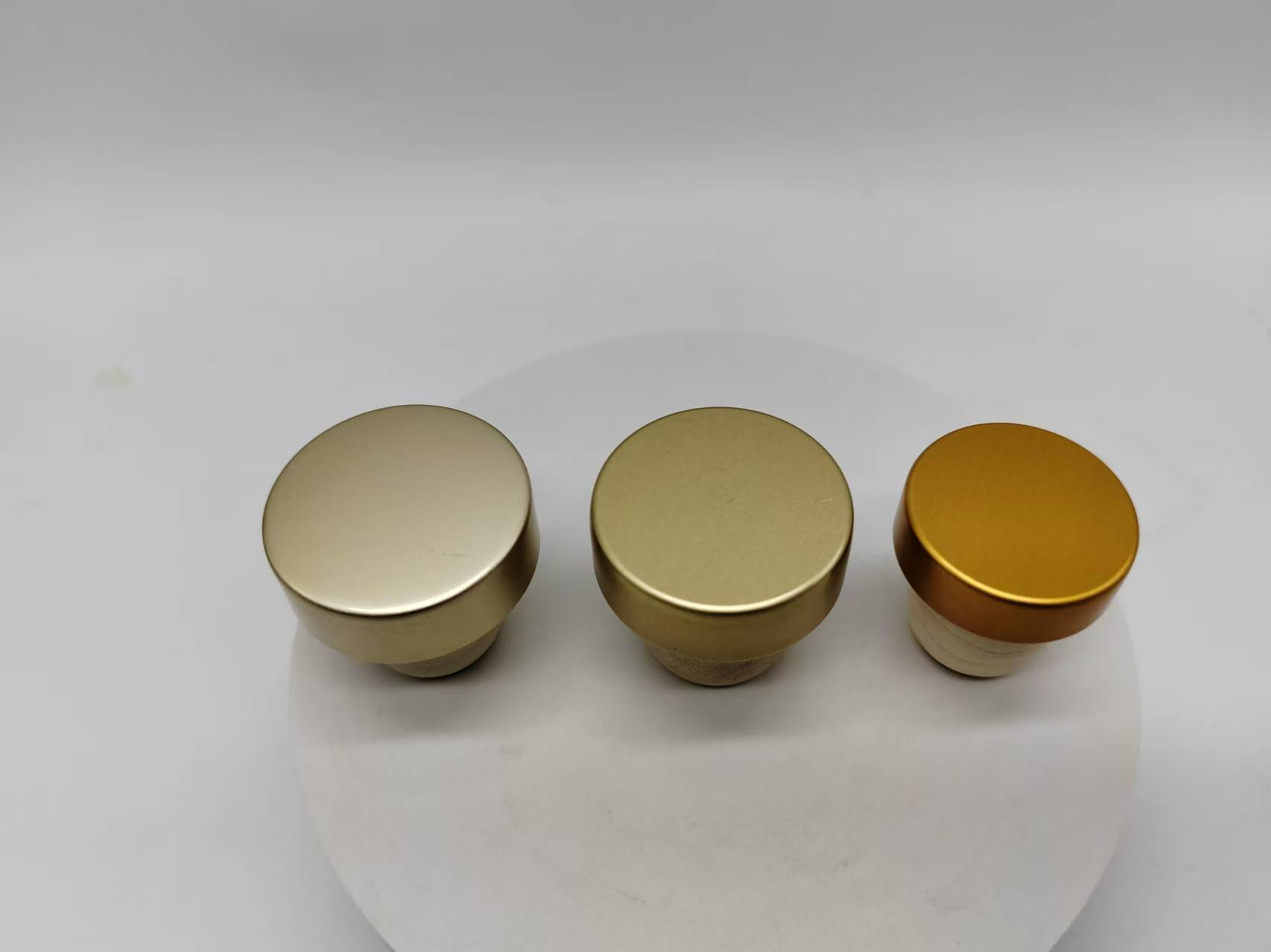 Champagne gold and amber aluminum caps – three sizes